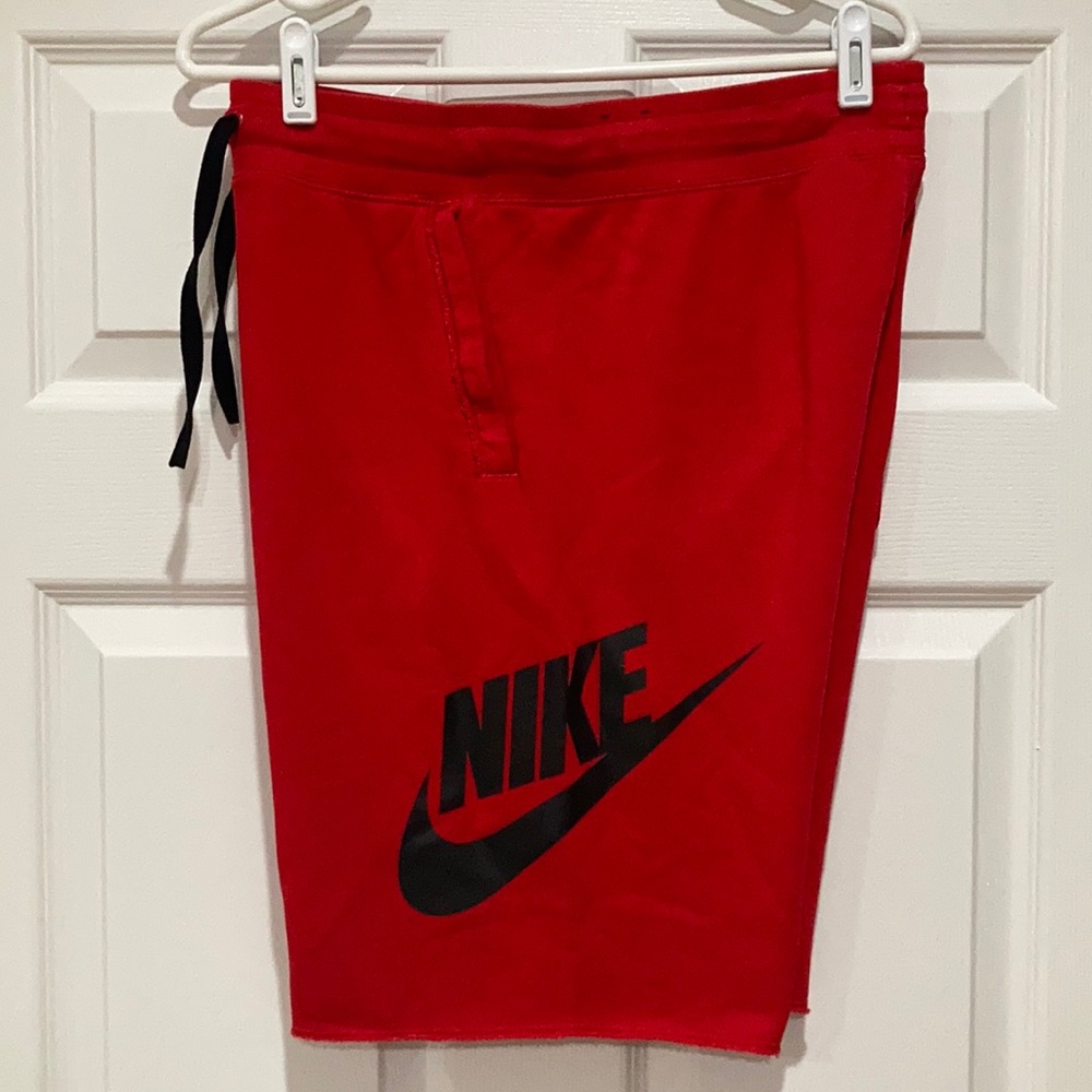 Nike Sportswear Alumni
Men's French Terry Shorts